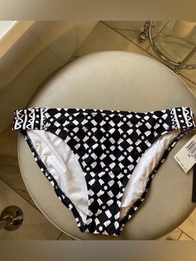 NWT La Blanca Hipster Bikini Black White Geometric Bottom Size 10